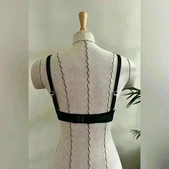 CUUP Demi Spacer Bra | 30A | T SHIRT BRA | Black | Gold Hardware - Picture 8 of 9